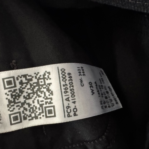 Levi's Women's black High Waisted cotton Mom denim Jean Shorts size 30 - Picture 9 of 9